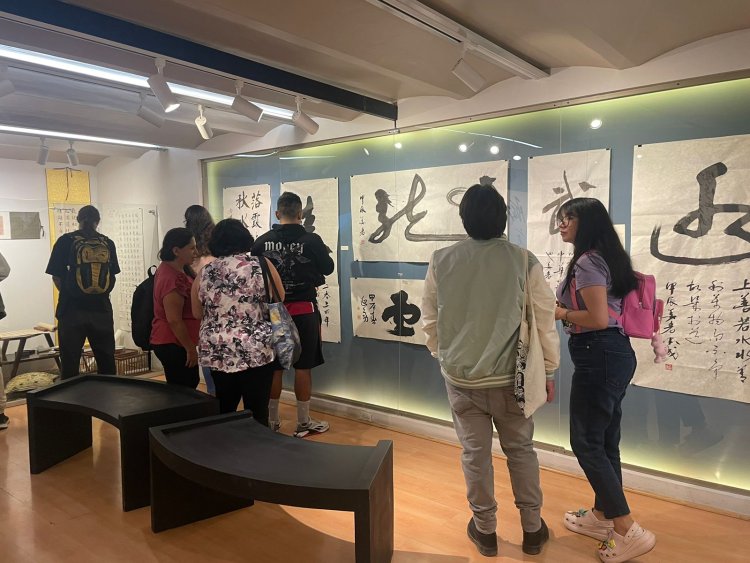 Realizan exposición y taller de arte caligráfico chino en la CDMX