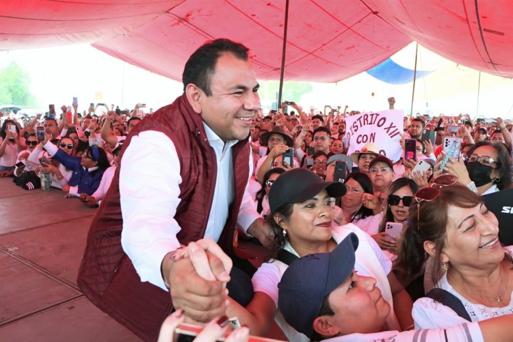 Arropa magisterio al maestro "Rigo", en su arranque de campaña por el distrito local XII de Teoloyucan