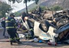 Camioneta de pasajeros se accidenta en calzada Ignacio Zaragoza; hay al menos dos muertos