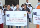 Continúan las manifestaciones de los trabajadores del HRU ante la falta de insumos y materiales en Colima capital