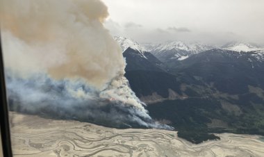 Miles de personas fueron desalojadas en Canadá por incendios forestales