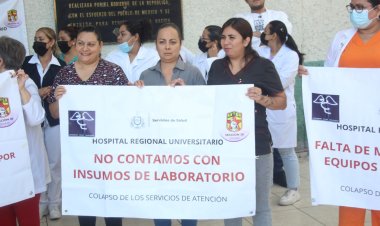 Continúan las manifestaciones de los trabajadores del HRU ante la falta de insumos y materiales en Colima capital