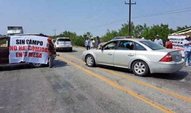 Continúan bloqueos carreteros pidiendo precio justo del sorgo en Tamaulipas