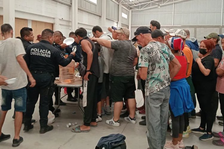 Rescatan más de 200 migrantes abandonados en una bodega en Chicoloapan, EDOMEX