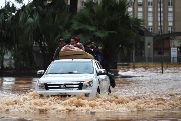 Más de 50 muertos dejan inundaciones por intensas lluvias en Brasil