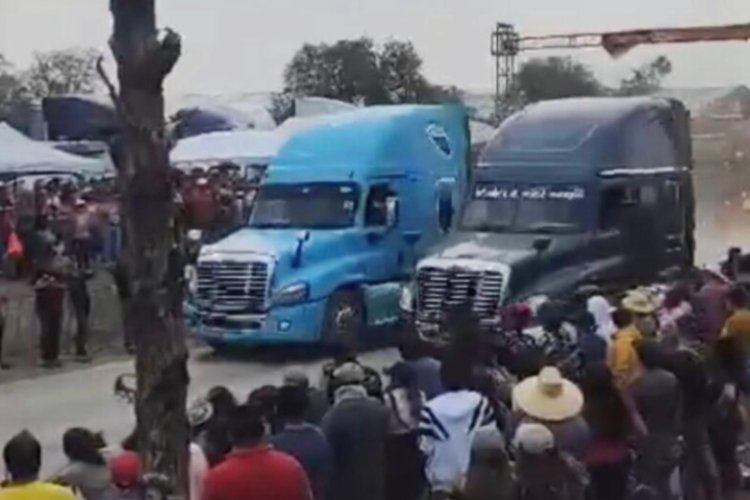 Tráiler mata a varias personas durante arrancones clandestinos en Hidalgo