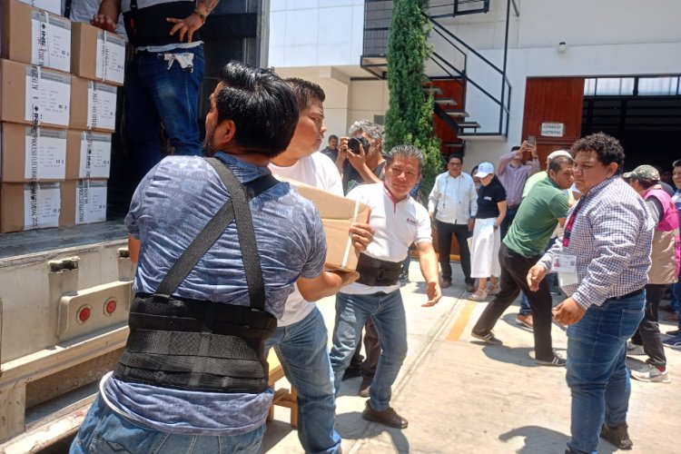 Llegan al INE en Chiapas boletas electorales custodiadas