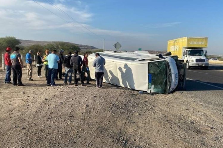 Chofer sale disparado durante accidente en la carretera Silao-San Felipe en Guanajuato