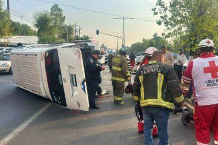Seis lesionados tras volcadura de unidad de Transporte público en Tlalnepantla