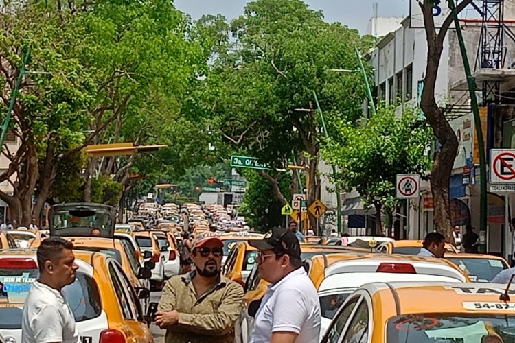 Ante omisión de autoridades taxistas toman de nuevo las calles de Tuxtla Gutiérrez