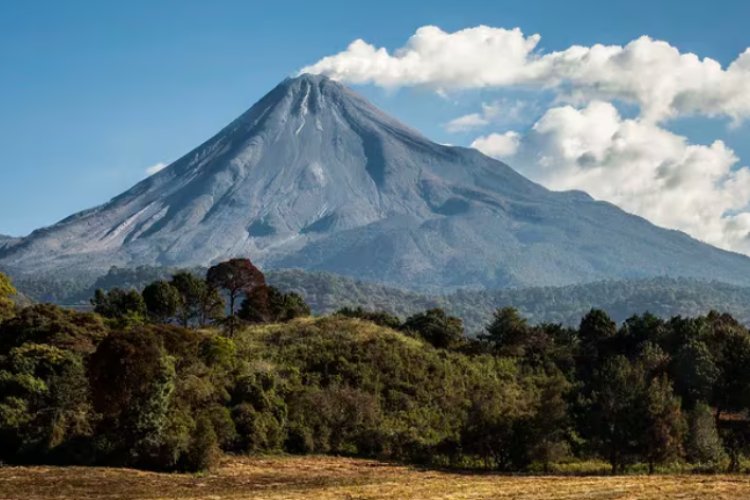 Reportan alerta amarilla en Volcán de Colima