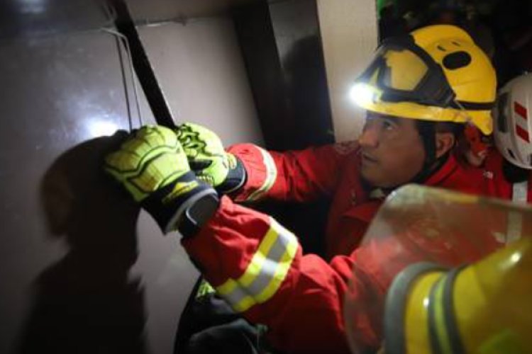 Elevador de hotel cae desde el quinto piso con 10 deportistas dentro