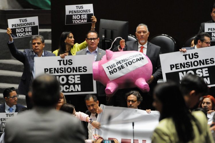 Oposición presenta recurso de impugnación contra Reforma a Ley de Pensiones en México