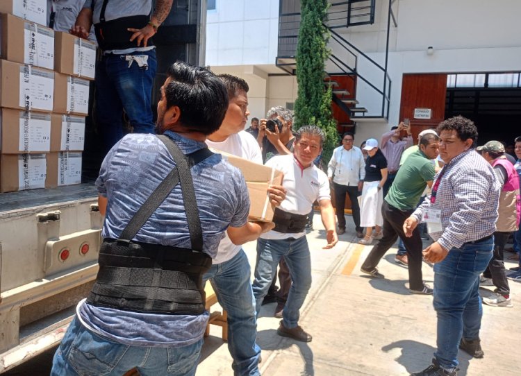 Llegan al INE en Chiapas boletas electorales custodiadas