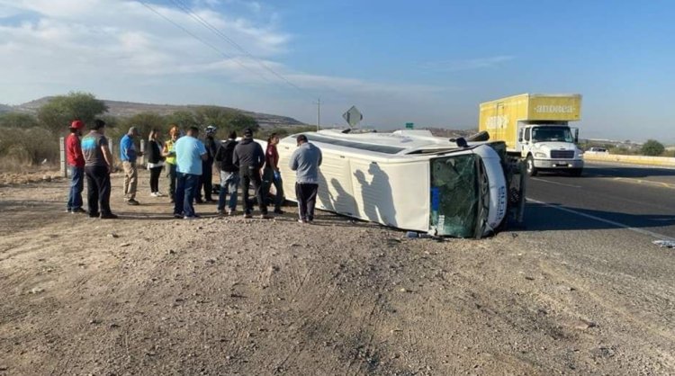 Chofer sale disparado durante accidente en la carretera Silao-San Felipe en Guanajuato