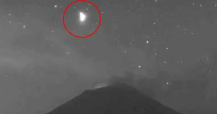 Captan objeto triángular brillante en las cercanías del volcán Popocatépetl