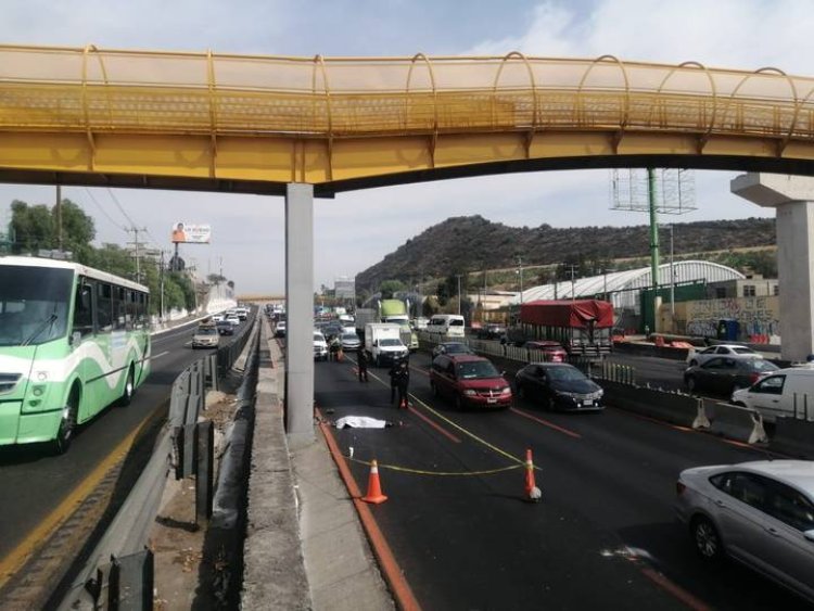 Muere motociclista al estamparse contra puente en la México-Puebla