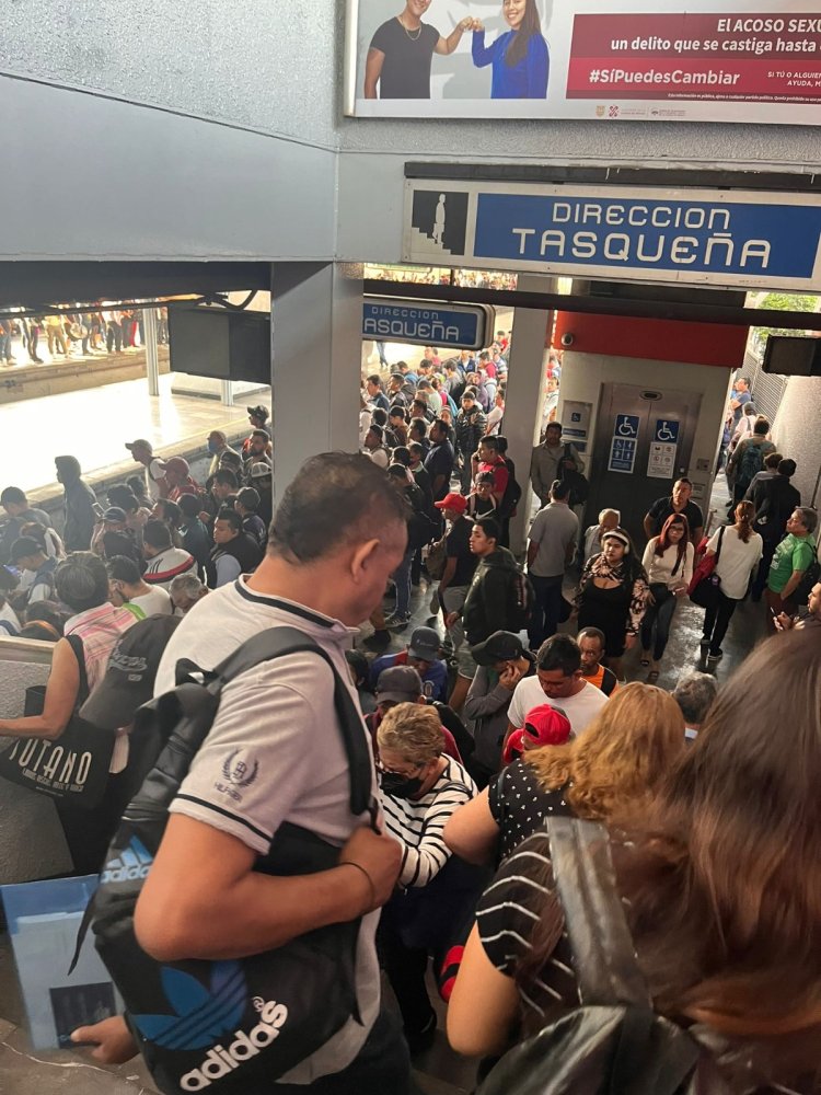 Reportan caos en Línea 2 del Metro de la CDMX