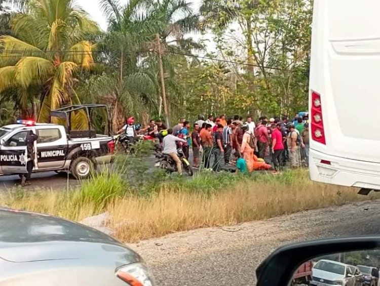 Reportan once muertos en choque de combi en Villahermosa, Tabasco