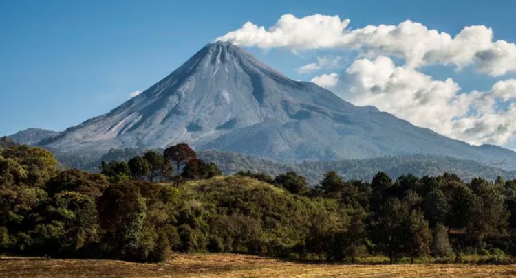 Reportan alerta amarilla en Volcán de Colima
