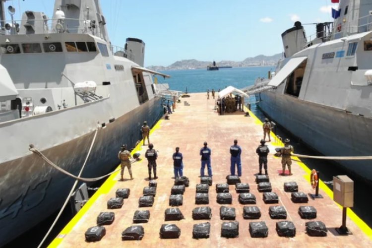 Marina asegura cientos de paquetes con cocaína en el puerto de Acapulco