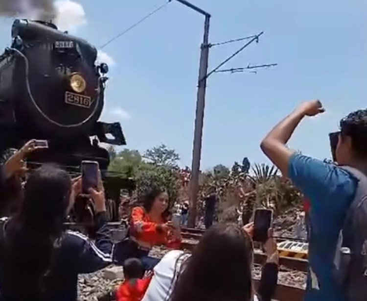 Mujer fallece al ser embestida por intentar tomarse selfie con locomotora “La Emperatiz”