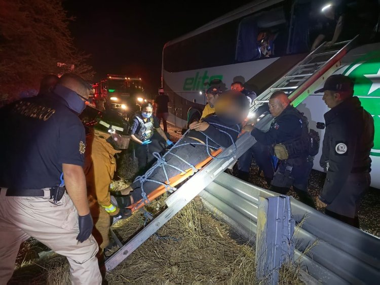 Choque de autobús y tráiler en la Tepic-Guadalajara dejó tres muertos