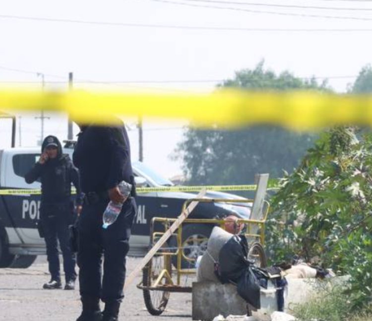 Descubren a sujeto intentando tirar un cadáver a la basura en el Edomex