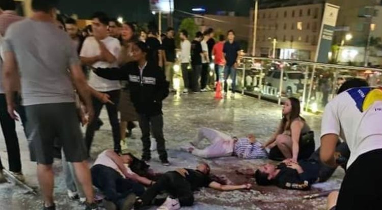 Personas caen desde tercer piso tras colapso de barandal de Plaza Altus en San Luis Potosí