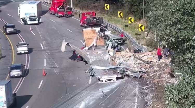Accidente en la México-Toluca dejó gravemente herido a conductor de tráiler