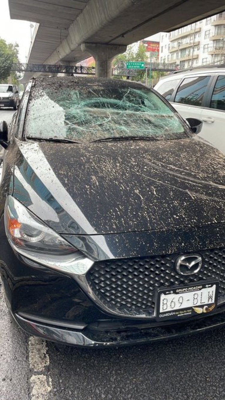 Cae estructura metálica del segundo piso del Periférico