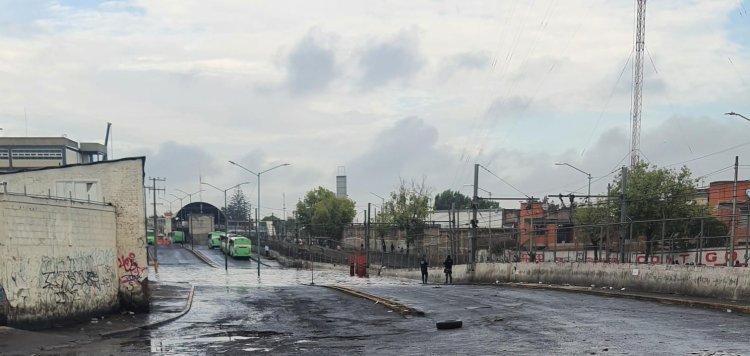 Tras nueve horas reanudan servicio en la Línea A del Metro de la CDMX
