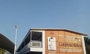 Atacan a balazos a mujer en clausura escolar en Puebla