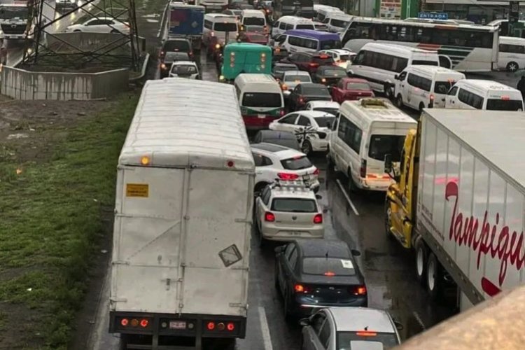 Intensas lluvias provocan inundaciones en Edomex y CDMX