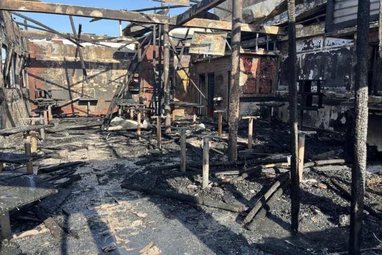 Lanzan bombas molotov a dos comercios en Coatzacoalcos