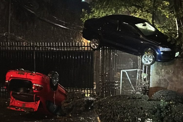 Fuertes lluvias en la CDMX dejan decenas de casas y vehículos dañados