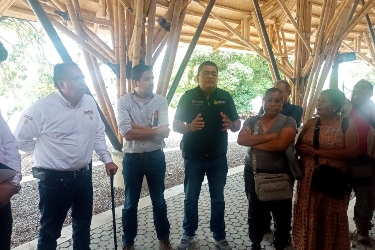 Denuncian comerciantes lentitud en la rehabilitación de la feria