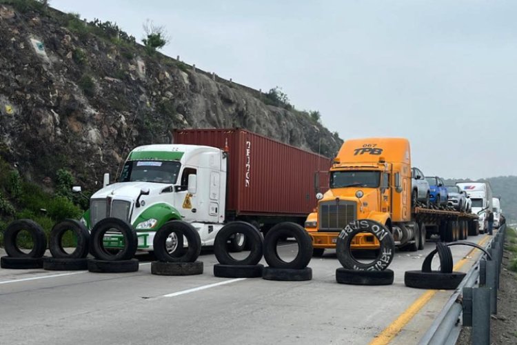 Se cumplen casi 48 horas de bloqueo en la autopista Arco Norte