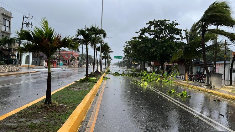 Huracán Beryl llega a Quintana Roo registrando fuertes lluvias y afectaciones