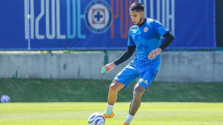 Cruz Azul anuncia la salida de Carlos Salcedo, esto se da luego de declarar por feminicidio de su hermana