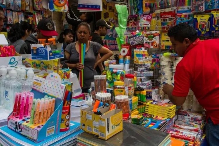 Empresarios papeleros tapatíos, los únicos optimistas en este regreso a clases