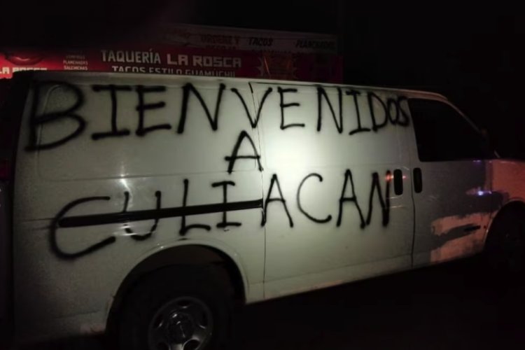 Encuentran camioneta con varios cuerpos y narcomensaje “Bienvenidos a Culiacán”
