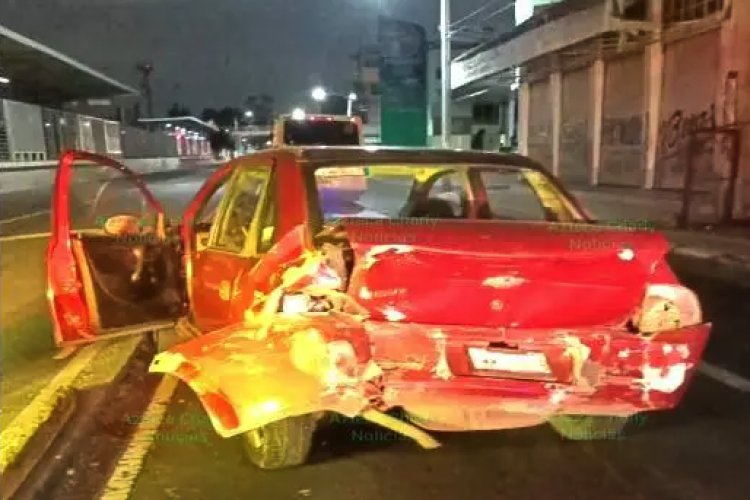 Sujeto alcoholizado choca contra varios vehículos en Nezahualcóyotl y luego escapa: hay varios heridos