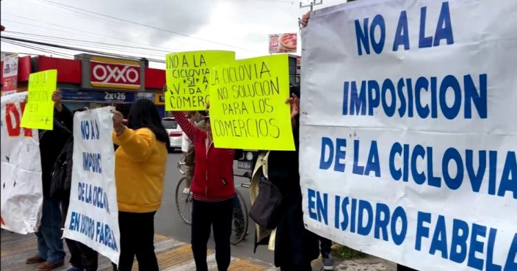 Comerciantes de la Terminal de Toluca realizan bloqueos para frenar la instalación de ciclovía en Isidro Fabela