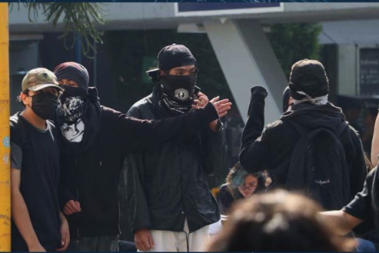 Encapuchados toman Prepa 8 de la UNAM; protestas por presuntos casos de abuso sexual