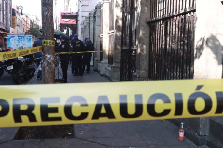 Muere hombre a las afueras de iglesia del Centro Histórico de la CDMX