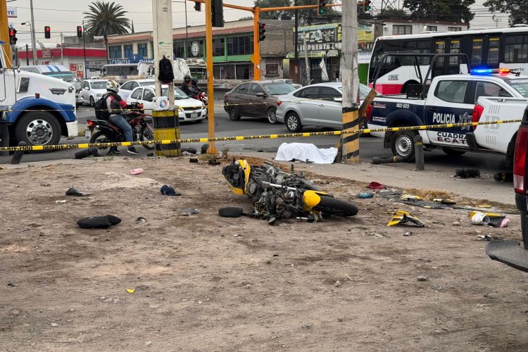 Mexibús de Ecatepec atropella y mata a motociclista que intentó ganarle el paso