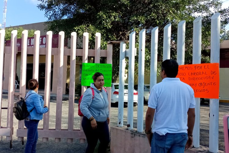 Paran labores y protestan trabajadores del Semefo Chilpancingo