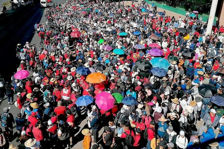 Protestan más de 30 mil docentes en Zacatecas; se unen organizaciones y campesinos