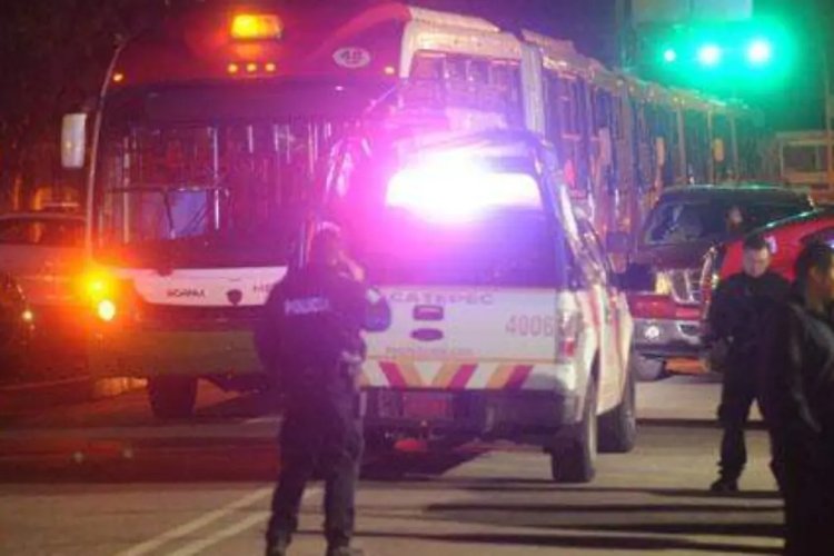 Conductor invade carril del Mexibús y mata a peatón en Ecatepec